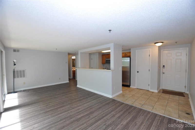 Property image 3 at 1614 Arlyn Circle, Charlotte, NC 28213