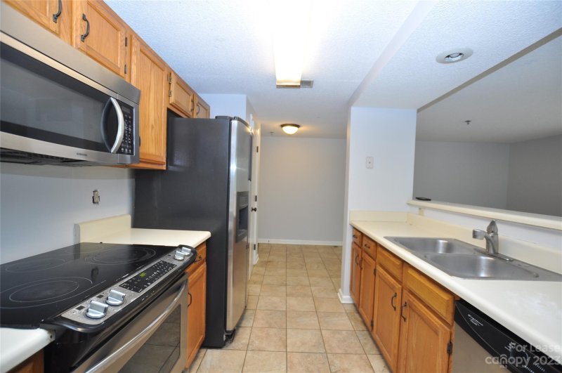 Property image 5 at 1614 Arlyn Circle, Charlotte, NC 28213