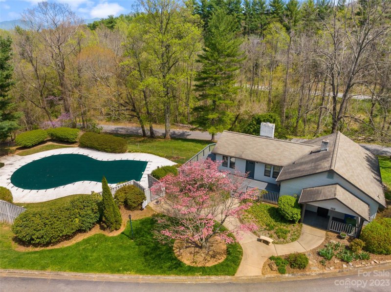 Property image 3 at 222 Cheyenne Court, Asheville, NC 28803