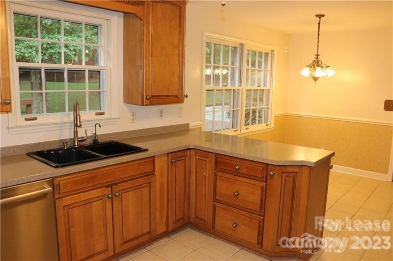 Property image 5 at 6620 Fairlawn Road, Charlotte, NC 28215