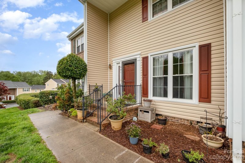 Property image 3 at 991 Surry Lane, Gastonia, NC 28054