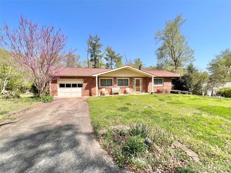 Property image 2 at 5568 Southshore Court, Hickory, NC 28601