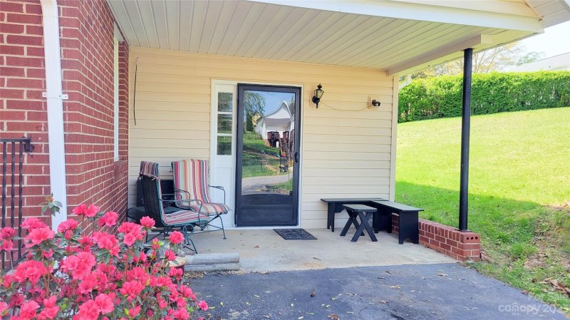 Property image 3 at 2905 4th Street Place, Hickory, NC 28601