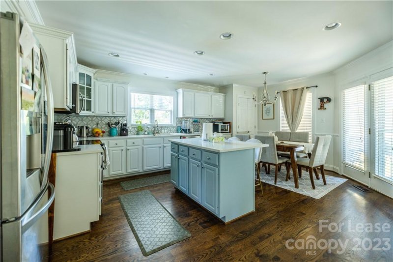 Property image 4 at 430 Iverson Way, Charlotte, NC 28203