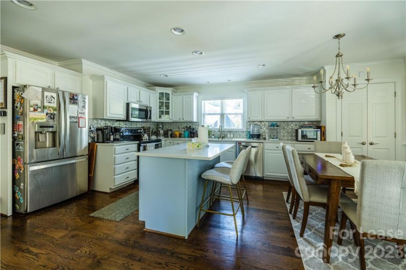 Property image 5 at 430 Iverson Way, Charlotte, NC 28203