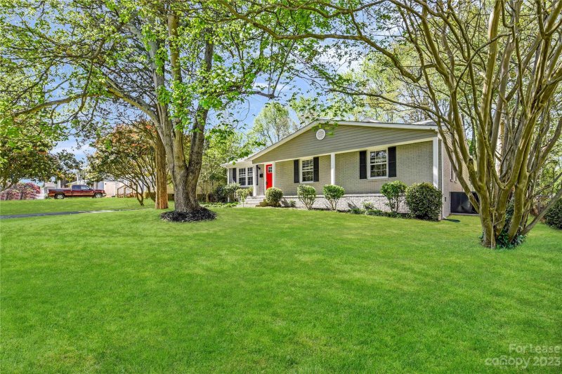 Property image 3 at 6221 Old Coach Road, Charlotte, NC 28215