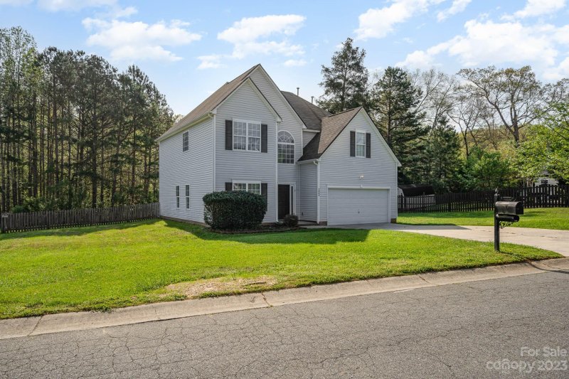 2004 White Cedar Lane