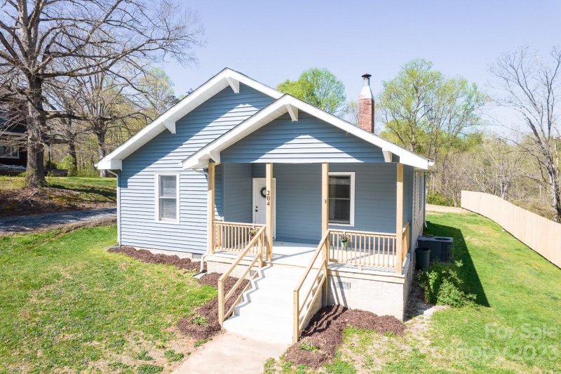 Property image 5 at 204 Shelby Road, Hickory, NC 28601