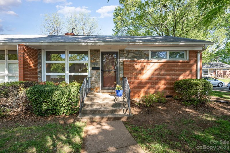 400 S Sharon Amity Road