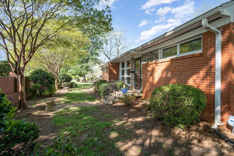 Property image 2 at 400 S Sharon Amity Road, Charlotte, NC 28211