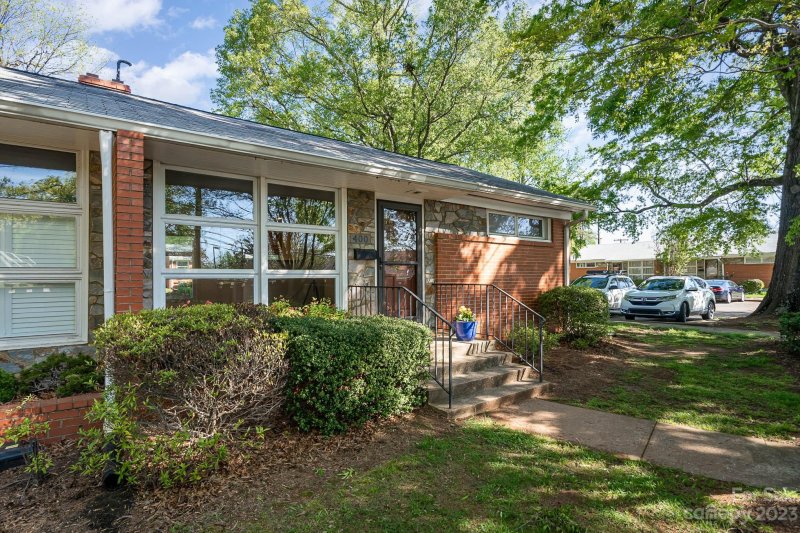 Property image 3 at 400 S Sharon Amity Road, Charlotte, NC 28211