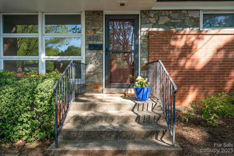 Property image 4 at 400 S Sharon Amity Road, Charlotte, NC 28211