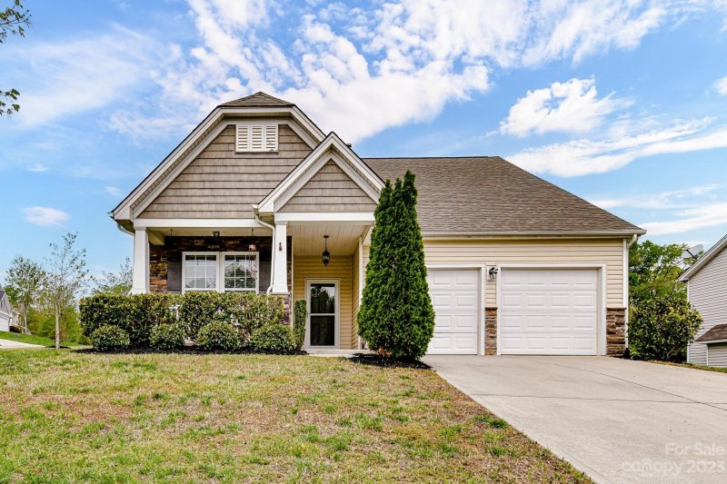 868 Ivy Trail Way