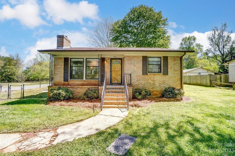 Property image 2 at 1301 Lane Road, Mount Holly, NC 28120