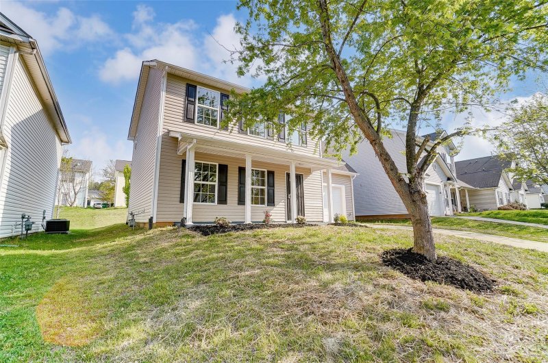 Property image 2 at 1328 Crandon Drive, Charlotte, NC 28216