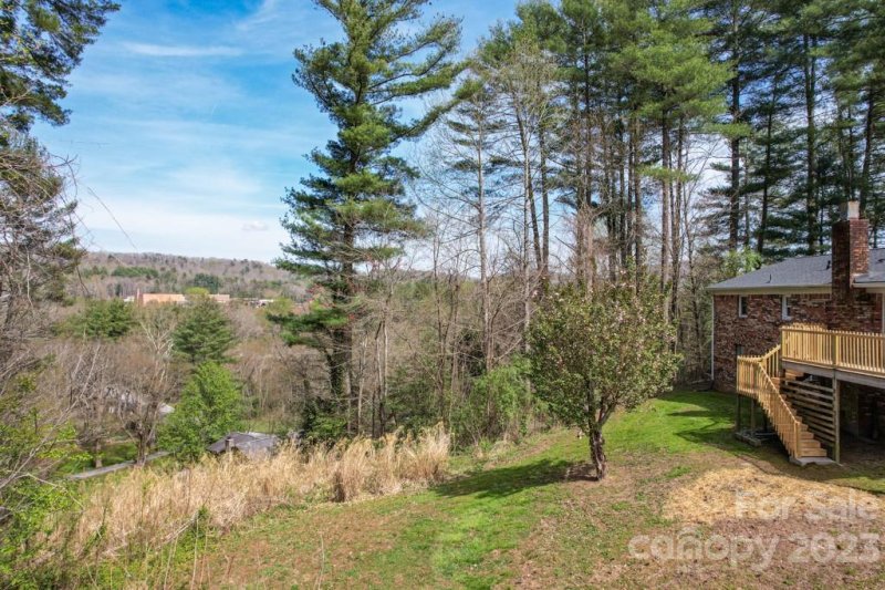 Property image 2 at 122 Surry Lane, Hendersonville, NC 28791