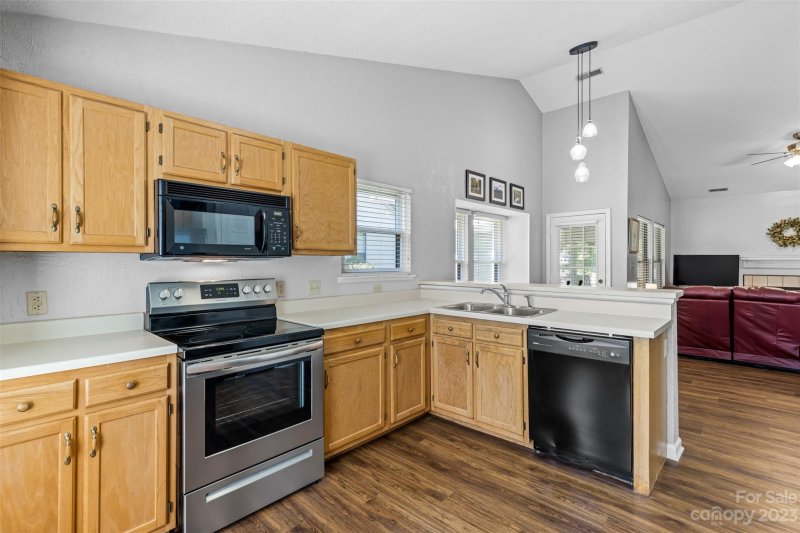 Property image 4 at 122 Cimarron Drive, Asheville, NC 28803