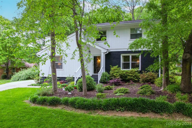 Property image 2 at 2034 Knickerbocker Drive, Charlotte, NC 28212