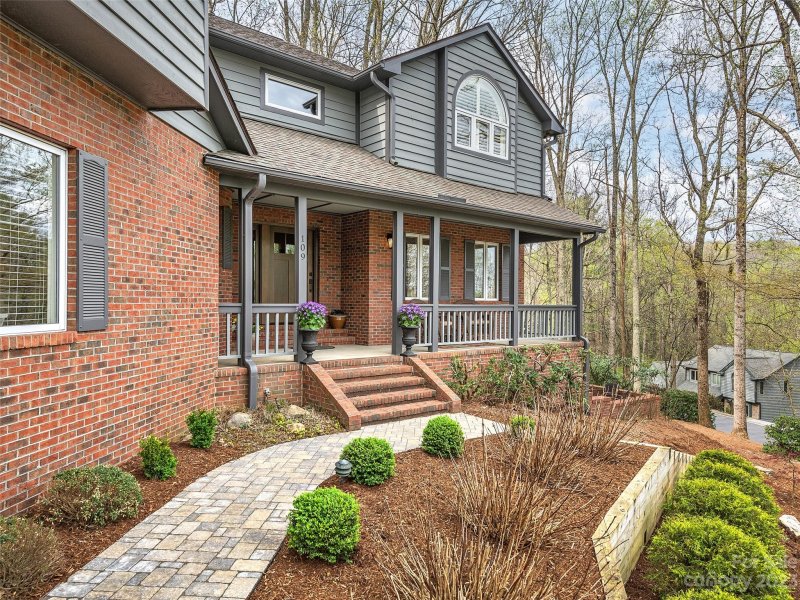 Property image 2 at 109 Galloway Drive, Asheville, NC 28803