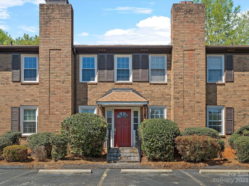 911 Nottingham Drive