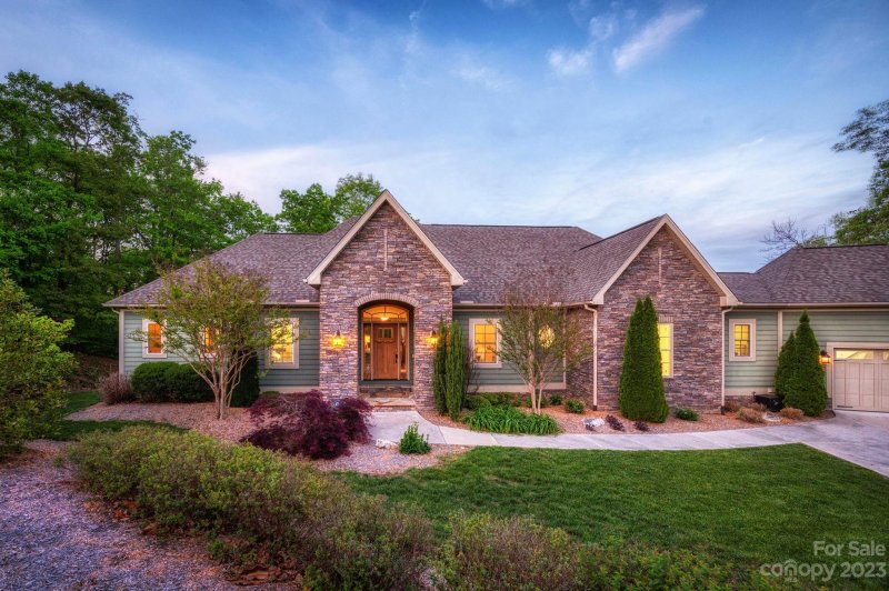 Property image 2 at 33 Windcliff Drive, Asheville, NC 28803