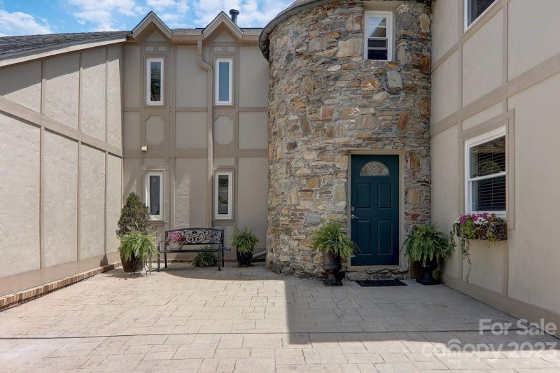 Property image 3 at 422 Crooked Creek Road, Hendersonville, NC 28739