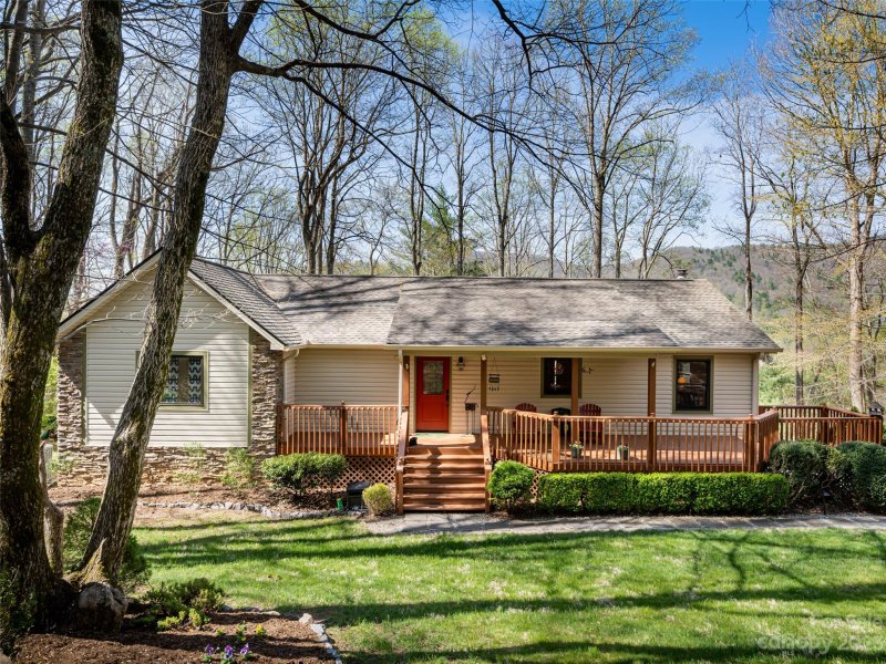 Property image 2 at 105 Buffalo Trail, Asheville, NC 28805