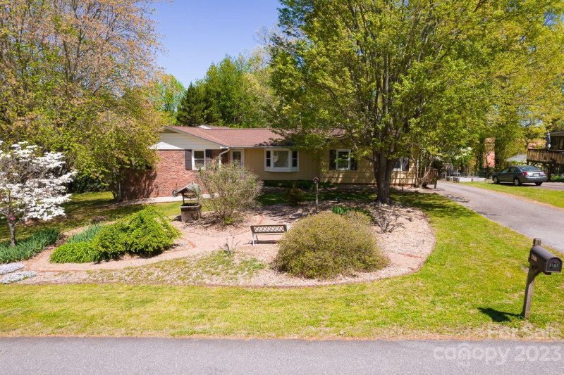 Property image 2 at 1341 36th Avenue Drive, Hickory, NC 28601