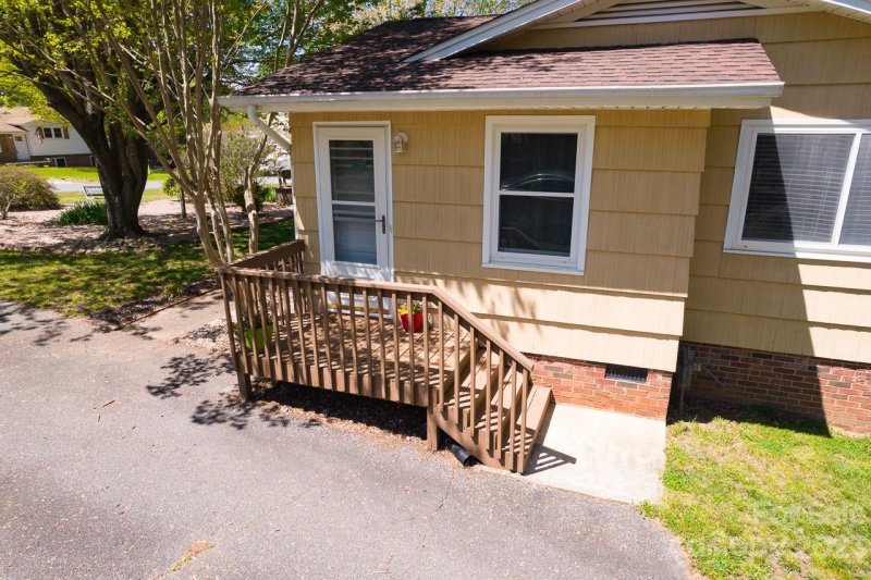 Property image 3 at 1341 36th Avenue Drive, Hickory, NC 28601
