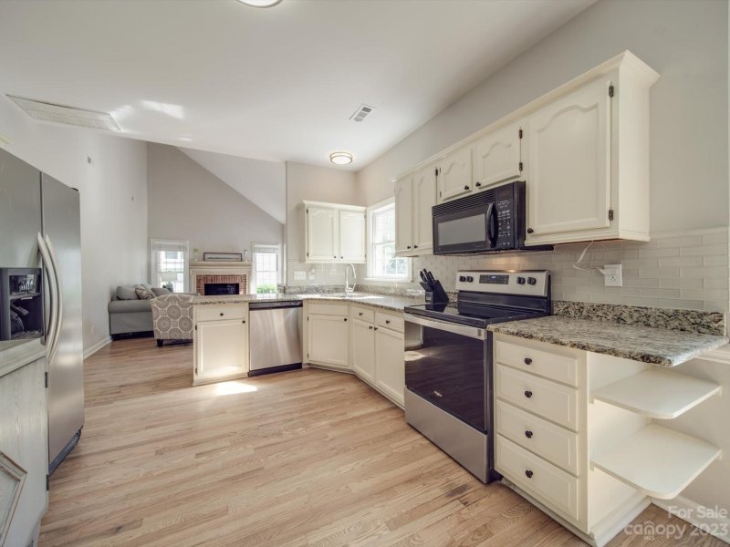 Property image 4 at 6725 Lyndonville Drive, Charlotte, NC 28277
