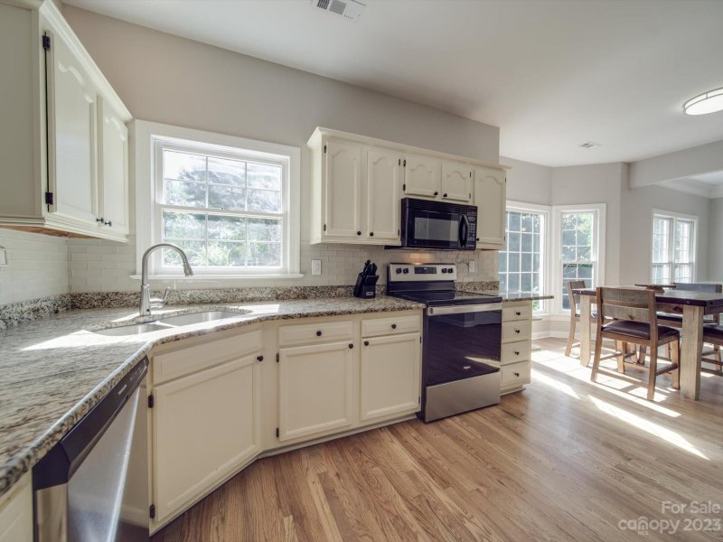 Property image 5 at 6725 Lyndonville Drive, Charlotte, NC 28277