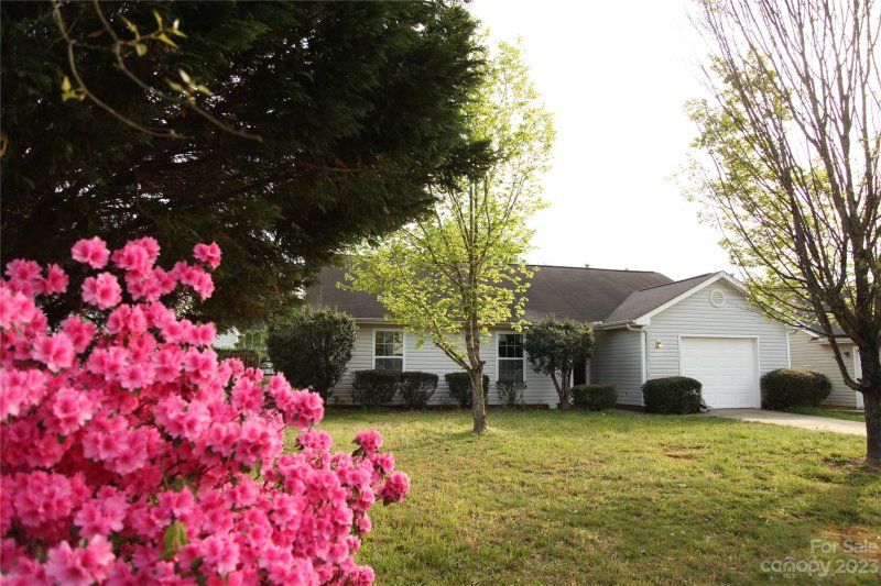 Property image 2 at 7542 Saddle Trail Lane, Charlotte, NC 28269