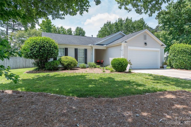 Property image 2 at 2511 Coatsdale Lane, Matthews, NC 28104