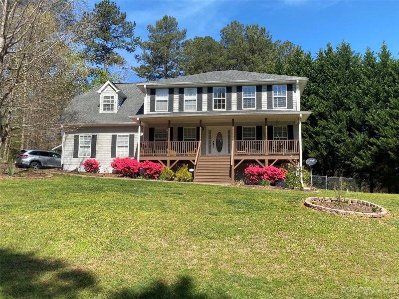 3553 Hunters Path Drive