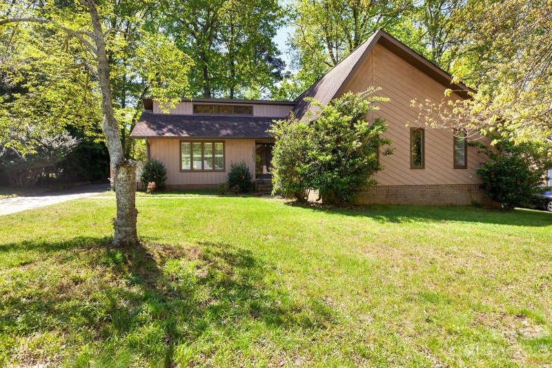 1301 Mclaughlin Drive