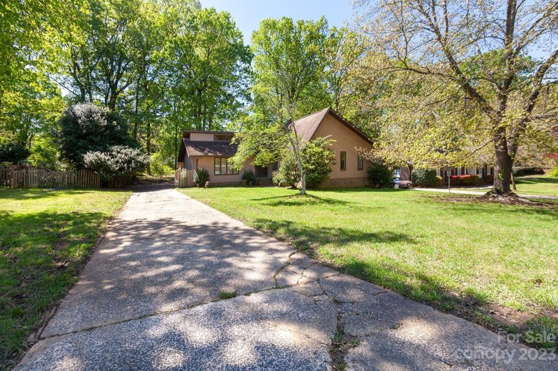 Property image 3 at 1301 Mclaughlin Drive, Charlotte, NC 28212