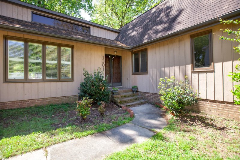 Property image 4 at 1301 Mclaughlin Drive, Charlotte, NC 28212