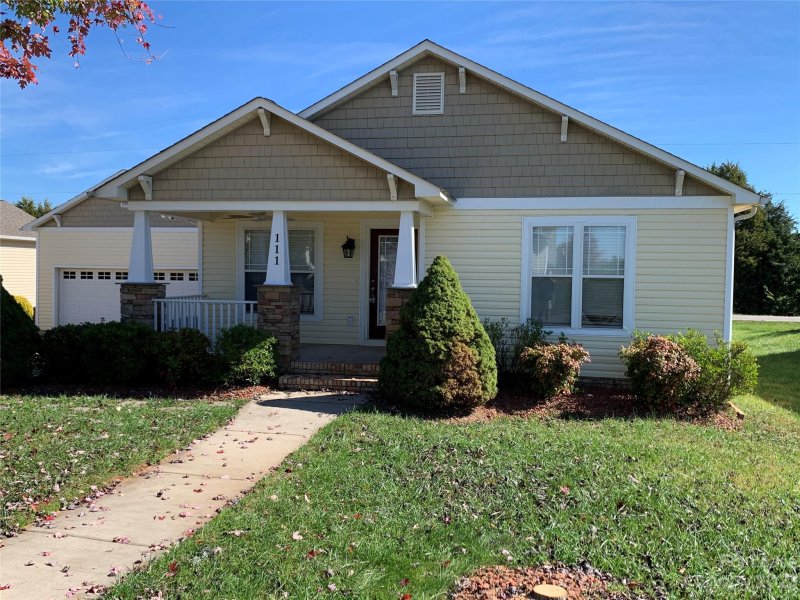 Property image 2 at 111 Kingsgate Court, Statesville, NC 28625
