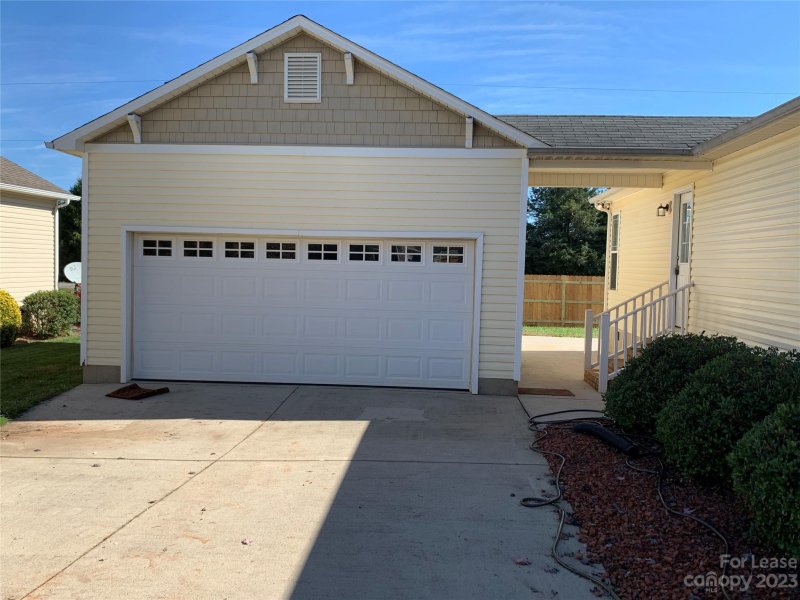 Property image 3 at 111 Kingsgate Court, Statesville, NC 28625