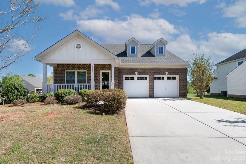 1033 Ellis Pond Drive