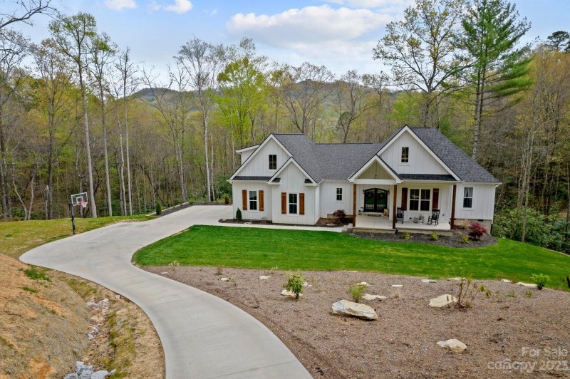 Property image 3 at 240 Falling Leaves Lane, Hendersonville, NC 28792