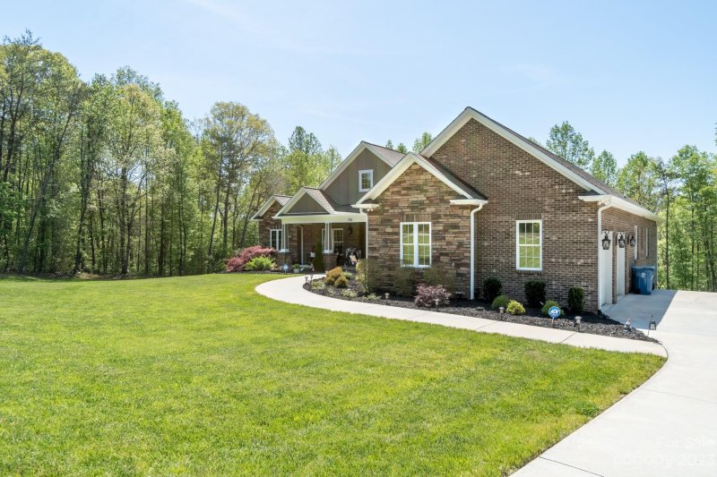 Property image 2 at 730 Oak Ridge Farms Circle, Newton, NC 28658