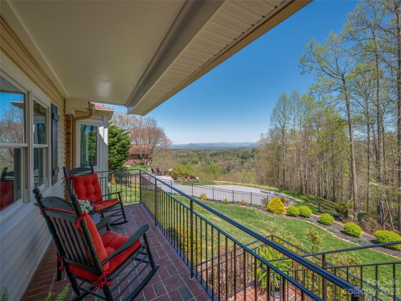 Property image 2 at 712 Victory Lane, Hendersonville, NC 28739