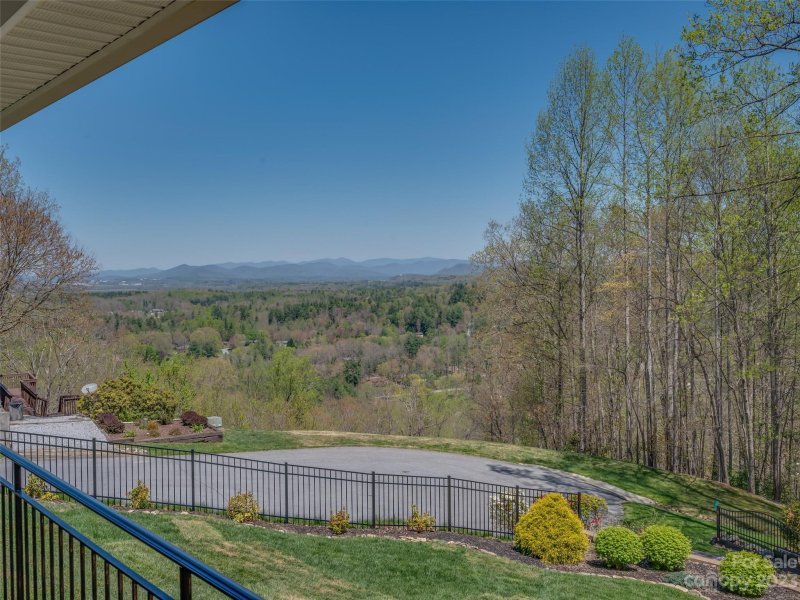 Property image 3 at 712 Victory Lane, Hendersonville, NC 28739