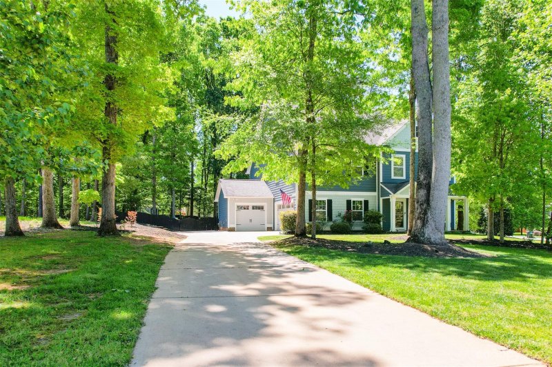 Property image 2 at 13102 Fairington Oaks Drive, Mint Hill, NC 28227