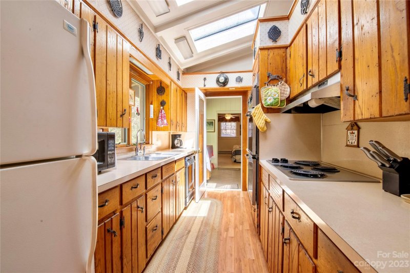 Property image 3 at 604 Swiss Pine Lake Drive, Spruce Pine, NC 28777