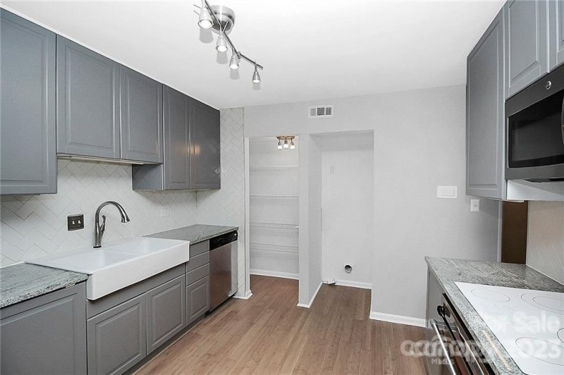 Property image 4 at 6612 Point Comfort Lane, Charlotte, NC 28226