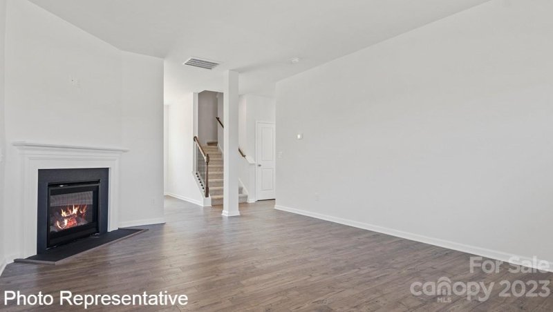 Property image 3 at 704 Fountain Park Boulevard, Asheville, NC 28806