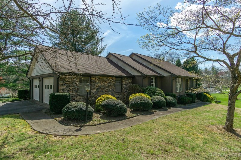 Property image 3 at 117 Larchmont Drive, Hendersonville, NC 28791