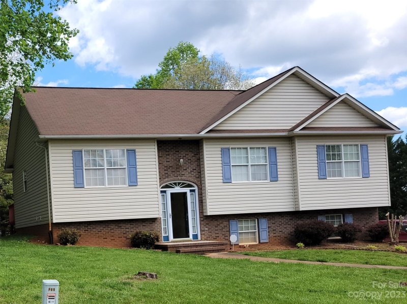 Property image 2 at 1553 Nw Indian Springs Drive, Conover, NC 28613